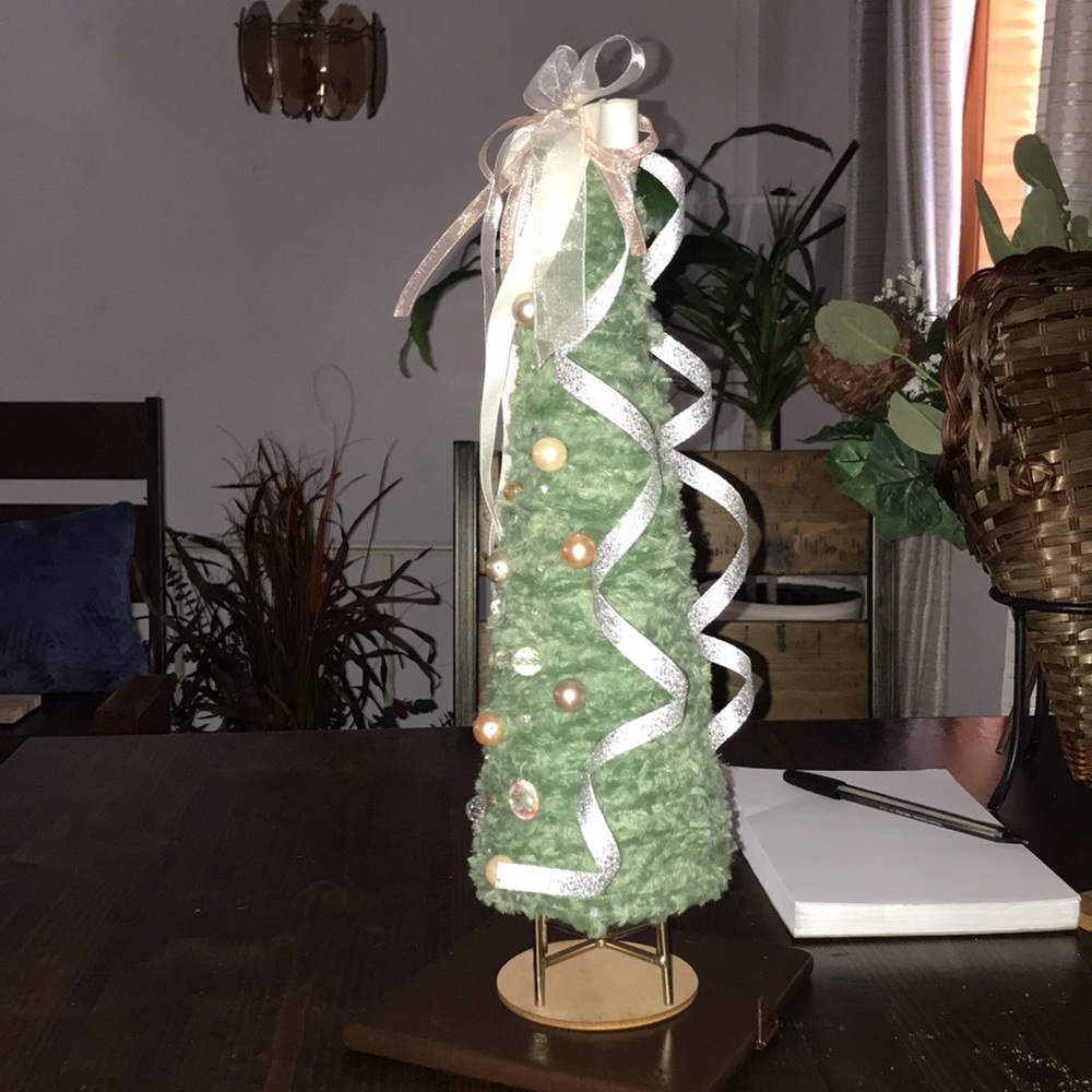 CHRISTMAS TREE - Picture 3 of 4